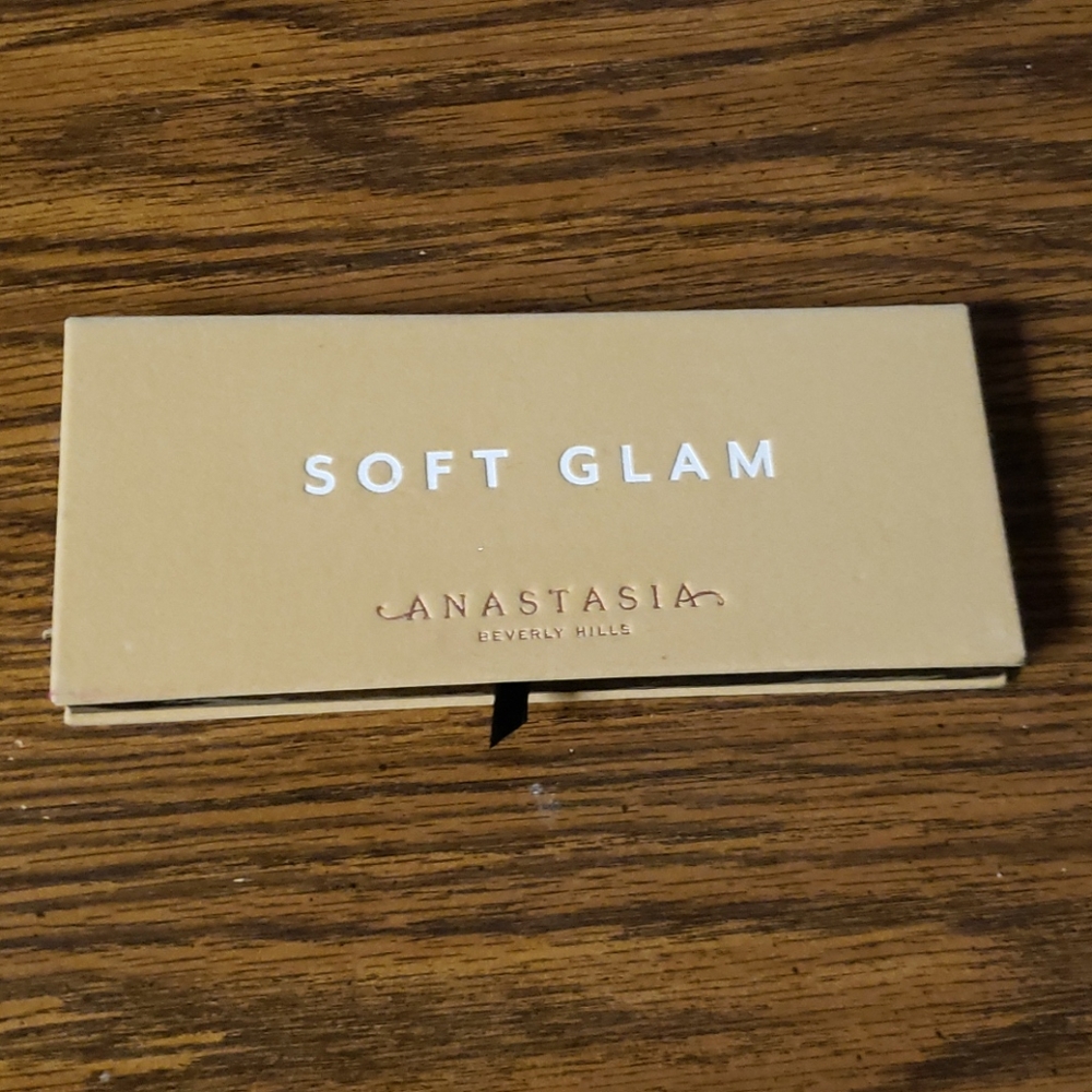 Anastasia Beverly hills soft glam palette